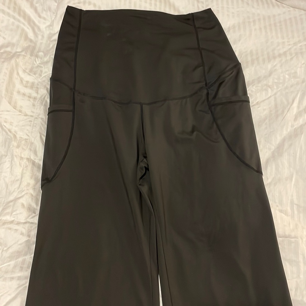 Maternity cropped leggings